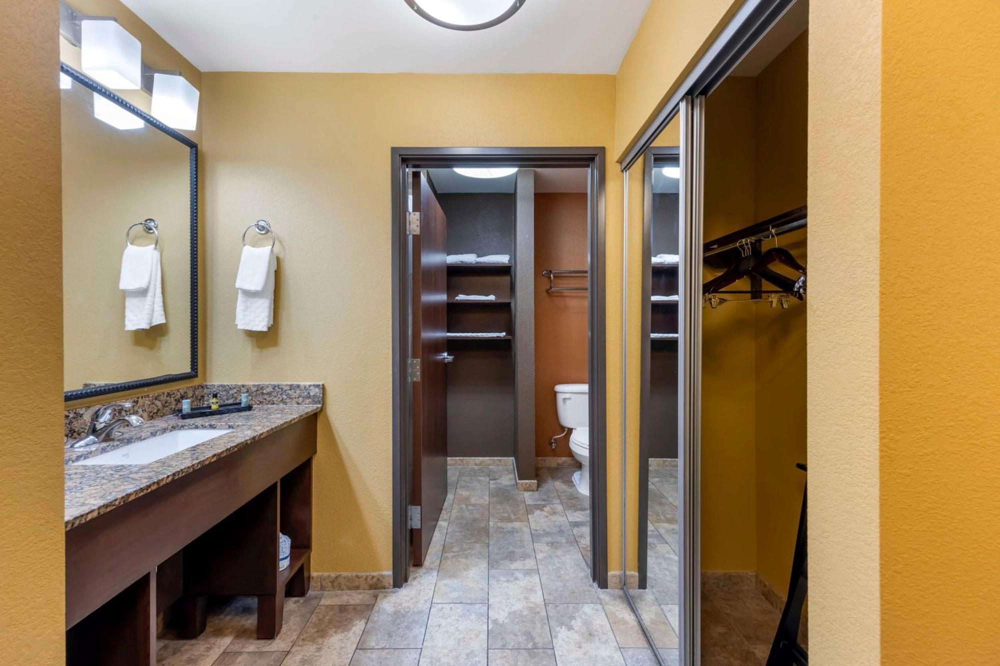 Best Western Plus Tupelo Inn & Suites Exteriör bild