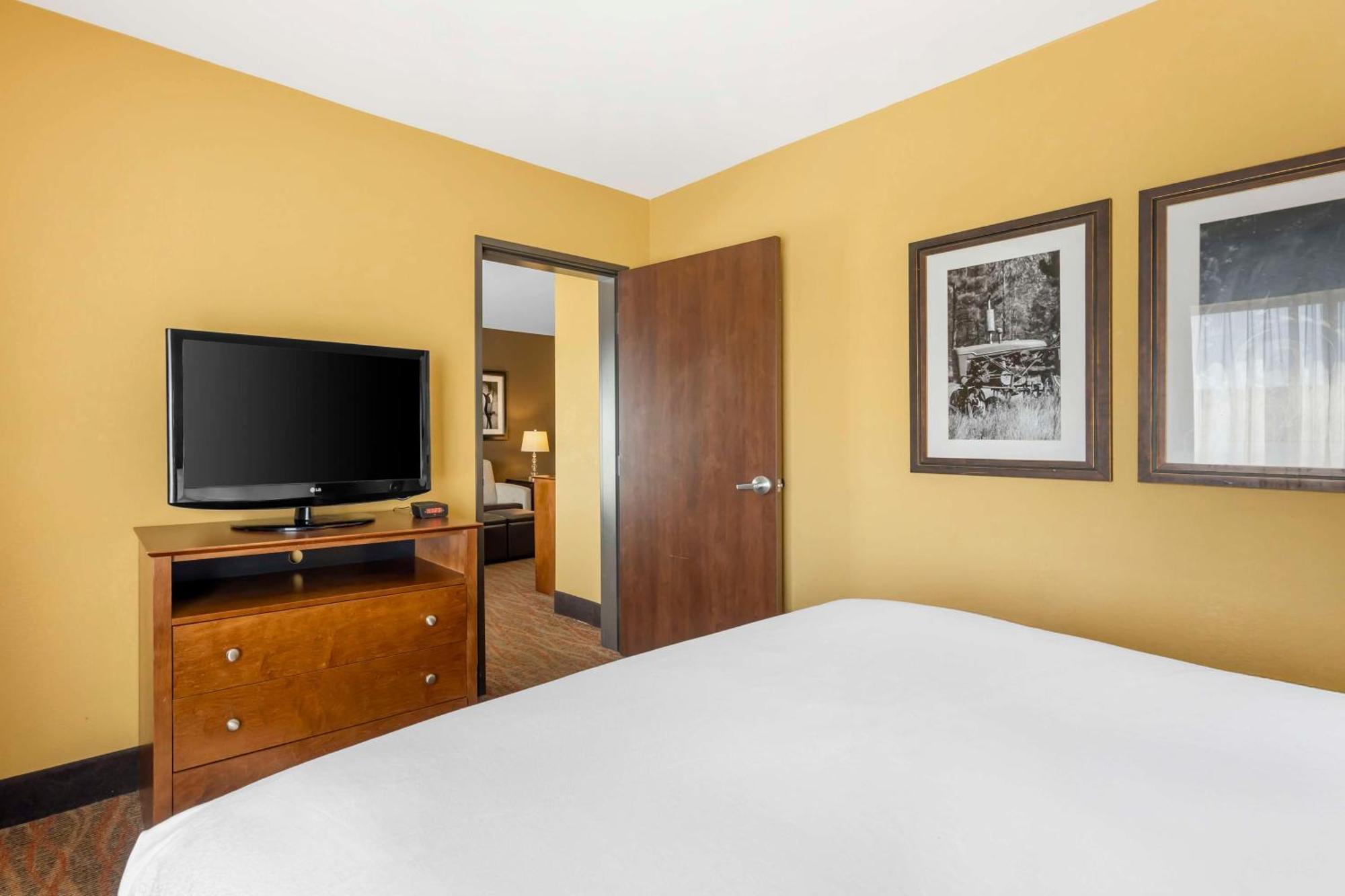 Best Western Plus Tupelo Inn & Suites Exteriör bild