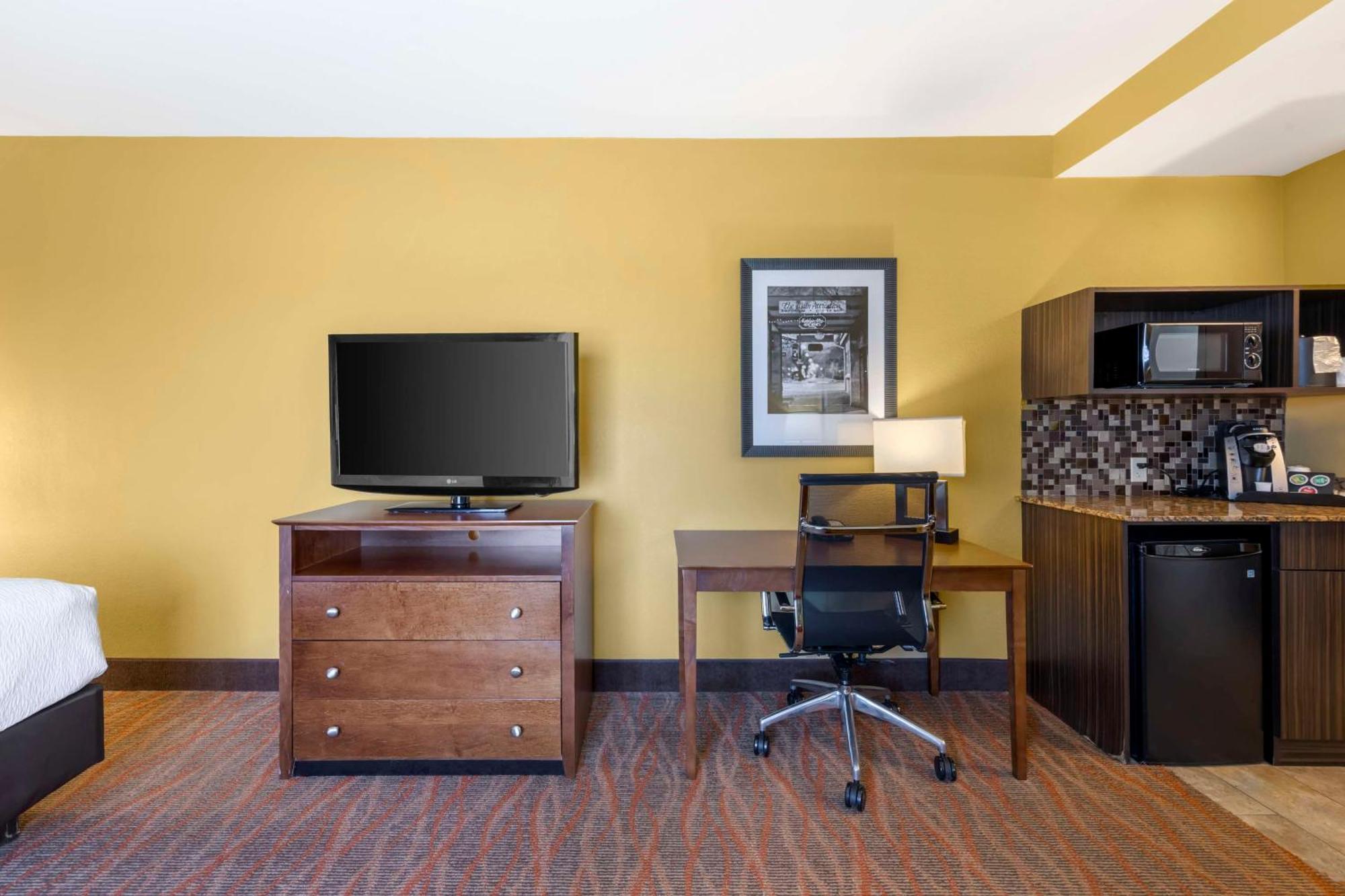 Best Western Plus Tupelo Inn & Suites Exteriör bild